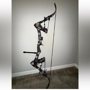 Vintage Oneida Eagle “Screaming Eagle” Camouflage Compound Bow